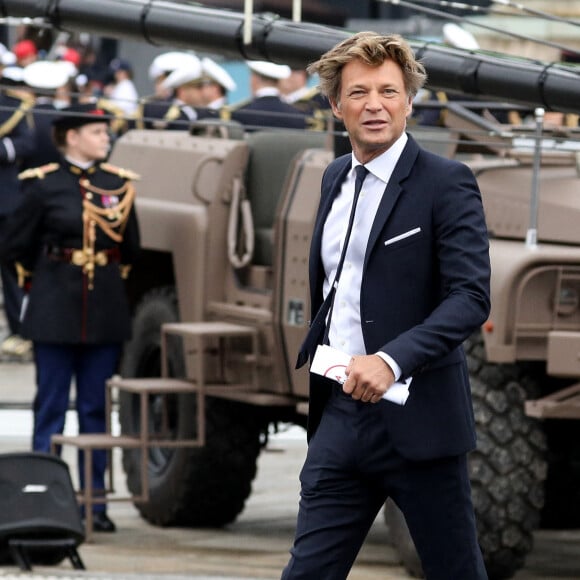 Le journaliste Laurent Delahousse lors du défilé militaire du Jour de la Bastille sur l'avenue des Champs Elysées, à Paris, France, le 14 juillet 2021. © Stéphane Lemouton/Bestimage