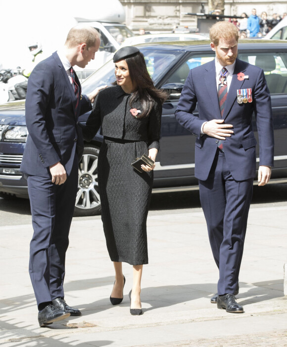 Le prince William, duc de Cambridge, Meghan Markle et le prince Harry à leur arrivée à l'abbaye de Westminster pour le service commémoratif de L'ANZAC Day à Londres. Le 25 avril 2018 