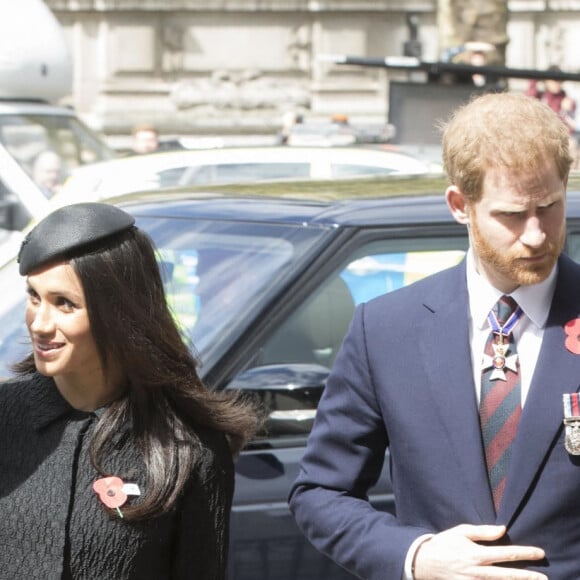 Le prince William, duc de Cambridge, Meghan Markle et le prince Harry à leur arrivée à l'abbaye de Westminster pour le service commémoratif de L'ANZAC Day à Londres. Le 25 avril 2018 