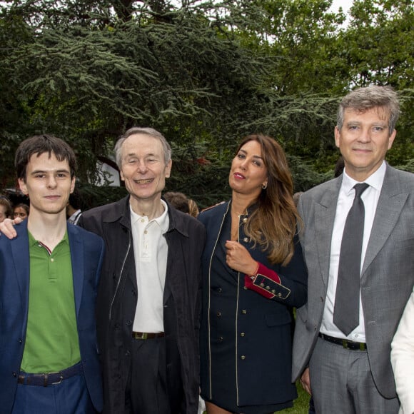 Exclusif - Gérard Bekerman, Arnaud Montebourg et sa compagne Amina Walter avec des amis en backstage lors de l'évènement "Le Concert de Paris" depuis le Champ-de-Mars à l'occasion de la Fête Nationale du 14 Juillet 2021.