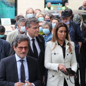 Arnaud Montebourg et Amina Walter - Hommage à Guy Bedos en l'église de Saint-Germain-des-Prés à Paris le 4 juin 2020.