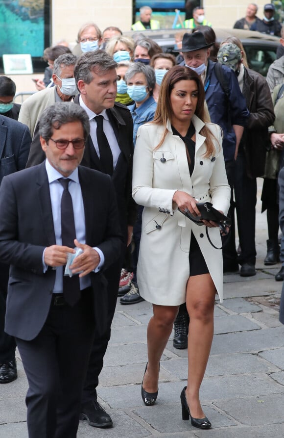 Arnaud Montebourg et Amina Walter - Hommage à Guy Bedos en l'église de Saint-Germain-des-Prés à Paris le 4 juin 2020.