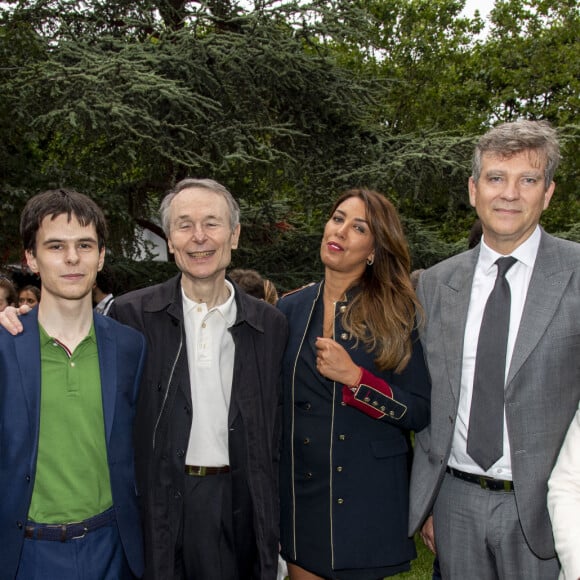 Exclusif - Gérard Bekerman, Arnaud Montebourg et Amina Walter avec des amis en backstage lors de l'évènement "Le Concert de Paris" depuis le Champ-de-Mars à l'occasion de la Fête Nationale du 14 Juillet 2021 © Perusseau-Veeren/Bestimage