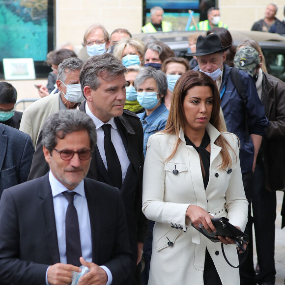Arnaud Montebourg et sa compagne Amina Walter - Hommage à Guy Bedos en l'église de Saint-Germain-des-Prés à Paris le 4 juin 2020.