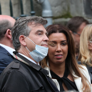 Arnaud Montebourg et Amina Walter - Hommage à Guy Bedos en l'église de Saint-Germain-des-Prés à Paris