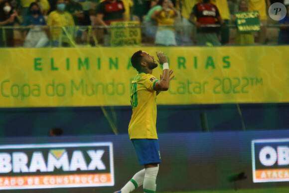 Neymar Jr. lors du match éliminatoire pour la coupe du monde opposant le Brésil à l'Uruguay au Arena da Amazônia à Manaus, Brésil, le 14 octobre 2021. Le Brésil a gagné 4-1. © Fotoarena/Panoramic/Bestimage