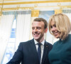 Le président Emmanuel Macron et sa femme Brigitte lors de l'arbre de Noël de l'Elysée à Paris le 13 décembre 2017.
