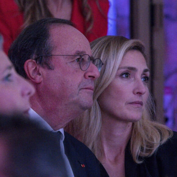 Exclusif - Julie Gayet marraine de la soirée et son compagnon François Hollande, ancien Président au diner de gala au profit de la lutte contre le cancer du sein organisée par l'association Courir pour elles au château de Chapeau Cornu, le 08 octobre 2021, à Vignieu dans l'Isère, France.