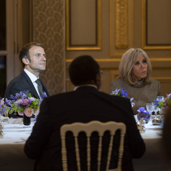 Emmanuel Macron, président de la République et sa femme Brigitte Macron lors du dîner de cloture de la saison Africa 2020 au palais de l'Elysée le 30 septembre 2021. President Emmanuel Macron at the closing dinner of the Africa 2020 season at the Elysée Palace in Paris