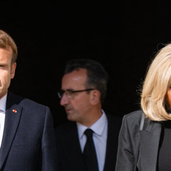 Le président de la République française, Emmanuel Macron et sa femme la Première Dame, Brigitte Macron lors de la cérémonie d'hommage national à Hubert Germain, chancelier d'honneur de l'Ordre de la Liberation et dernier Compagnon de la Liberation dans la cour d'honneur des Invalides à Paris, France, le 15 octobre 2021.