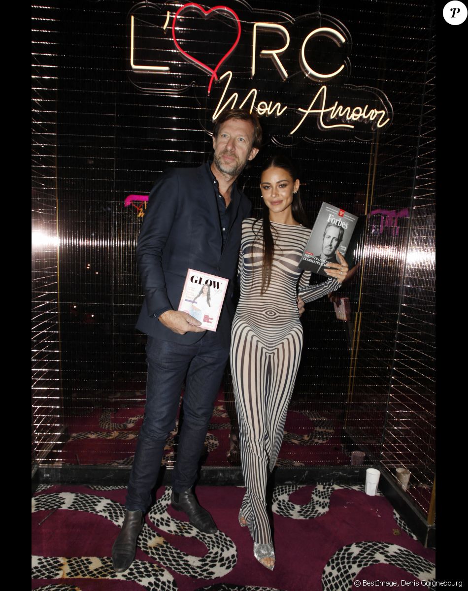 Dominique Busso de Forbes France et L'influenceuse Alix Desmoineaux ( avec une tenue de Jean-Paul Gaultier) et guest aux 2 millions d'abonnés sort son premier livre 'GLOW UP' lors d'une soirée à l'Arc à Paris le 21 Octobre 2021. © Denis Guignebourg / Bestimage