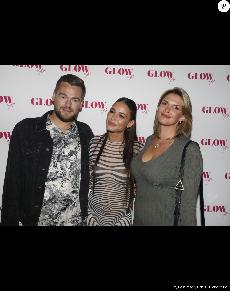 JeremStar, Caroline Boutier et L'influenceuse Alix Desmoineaux ( avec une tenue de Jean-Paul Gaultier) aux 2 millions d'abonnés sort son premier livre 'GLOW UP' lors d'une soirée à l'Arc à Paris le 21 Octobre 2021. © Denis Guignebourg / Bestimage