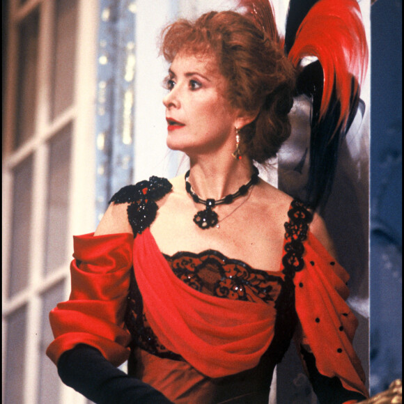 Archives - Dominique Lavanant dans la pièce de théâtre "L'Excès contraire" de Françoise Sagan en 1987.