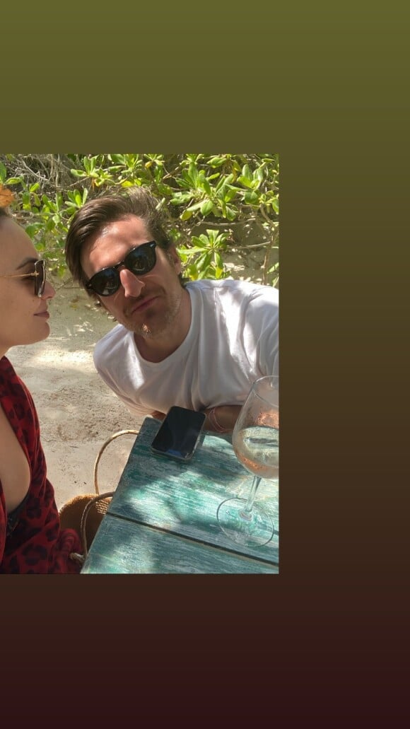 Valérie Bègue et son compagnon s'embrassent et "se lèchent" sur Instagram.