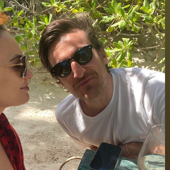 Valérie Bègue et son compagnon s'embrassent et "se lèchent" sur Instagram.