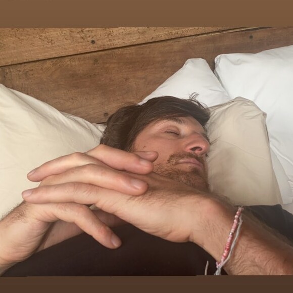 Valérie Bègue et son compagnon s'embrassent et "se lèchent" sur Instagram.