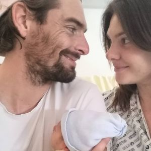 Alice Detollenaere et son compagnon Camille Lacourt sont devenus parents d'un petit garçon prénommé Marius.