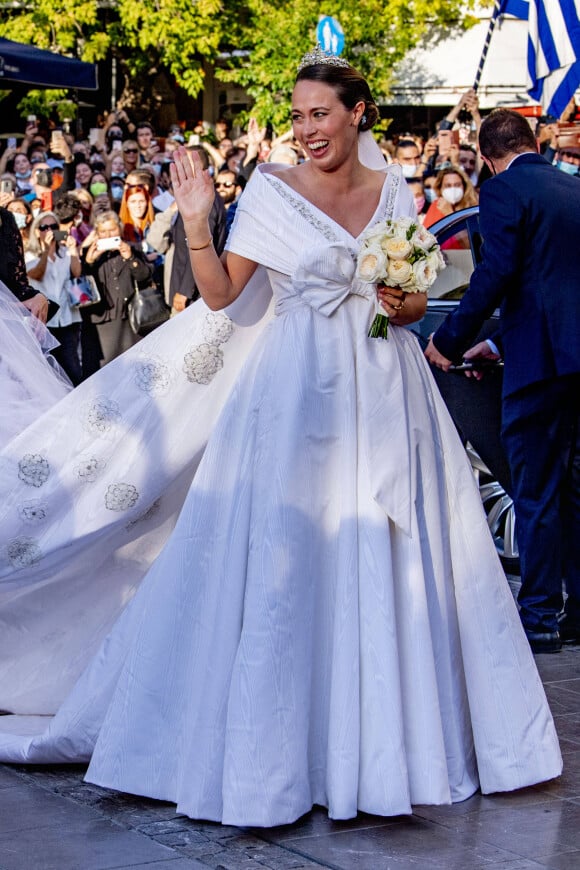 Nina Flohr à la cérémonie religieuse de son mariage avec le prince Phílippos de Grèce à la cathédrale de l'Annonciation à Athènes le 23 octobre 2021