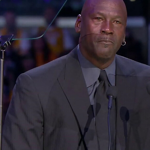 Michael Jordan, ému aux larmes, rend hommage à Kobe Bryant au Staples Center de Los Angeles, le 24 février 2020. La star de basket est décédée dans un accident d'hélicoptère, le 26 janvier 2020 à Calabasas, aux côtés de sa fille de 13 ans, Gianna, et de sept autres personnes.