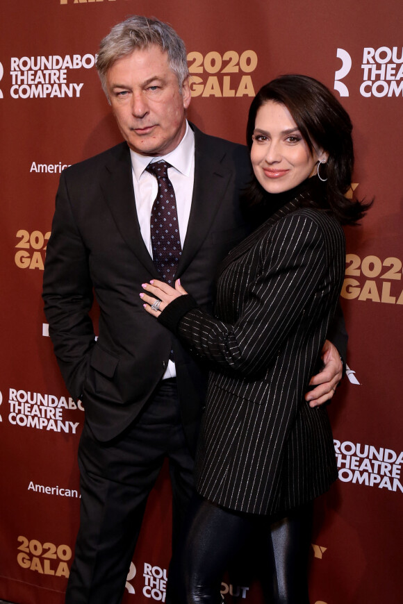 Alec Baldwin et sa femme Hillaria à la soirée de gala "Roundabout Theatre Company" (une société de théâtre à but non lucratif) à New York, le 2 mars 2020.