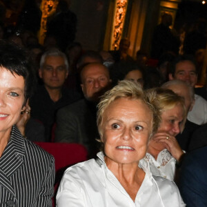 Line Renaud, Anne Le Nen et sa compagne Muriel Robin, Pierre Palmade et Stéphane Bern - Inauguration de la statue de cire de "Muriel Robin et Pierre Palmade" au musée Grévin à Paris le 25 octobre 2021. © Coadic Guirec/Bestimage