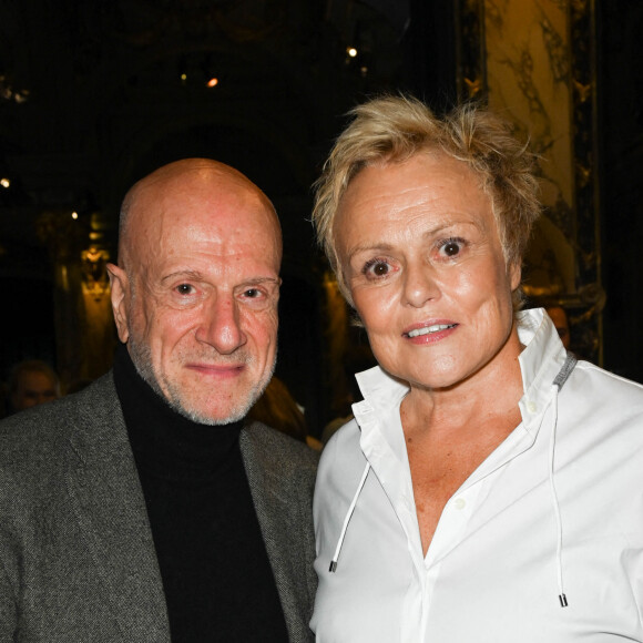 Laurent Spielvogel et Muriel Robin - Inauguration de la statue de cire de "Muriel Robin et Pierre Palmade" au musée Grévin à Paris le 25 octobre 2021. © Coadic Guirec/Bestimage
