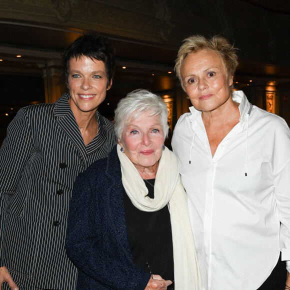 Line Renaud, Anne Le Nen et Muriel Robin - Inauguration de la statue de cire de "Muriel Robin et Pierre Palmade" au musée Grévin à Paris le 25 octobre 2021. © Coadic Guirec/Bestimage
