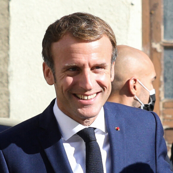Le président de la république visite la friche Gégé, emprise de l'ancienne entreprise de jouets Gégé et lauréate du fonds friche du plan France Relance à Montbrison