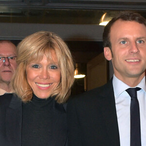 Le président de la République Française Emmanuel Macron et la Première dame Brigitte Macron assistent au lancement du spectacle son et lumière "Chroma" sur la façade de la cathédrale d'Amiens pour l'inauguration du cycle commémoratif du 800ème anniversaire de la cathédrale. Amiens, le 20 novembre 2019.