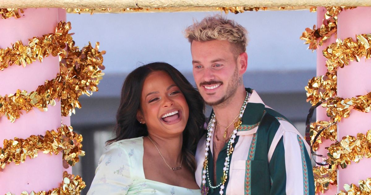 Christina Milian enceinte fait la promotion de son food truck Beignet Box lors d une parade à