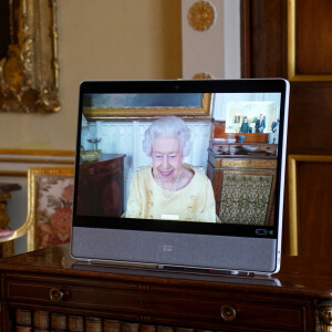 La reine Elizabeth de retour aux affaires royales à Windsor après sa brève hospitalisation à l'occasion d'une visioconférence avec le palais de Buckingham, le 26 octobre 2021.