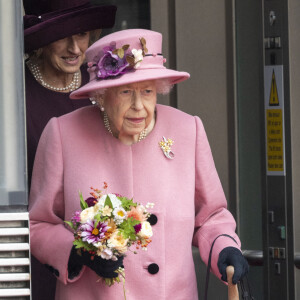 La reine Elisabeth II d'Angleterre assiste à la cérémonie d'ouverture de la sixième session du Senedd à Cardiff.