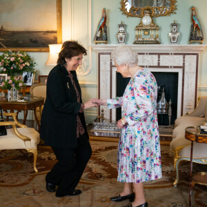 Imogen Cooper a reçu la médaille "Queen's Medal for Music for 2019" au palais de Buckhingham à Londres. Le 13 octobre 2021