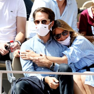 Ophélie Meunier (enceinte) et son mari Mathieu Vergne - People dans les tribunes des Internationaux de France de Tennis de Roland Garros à Paris. Le 9 juin 2021 © Dominique Jacovides / Bestimage