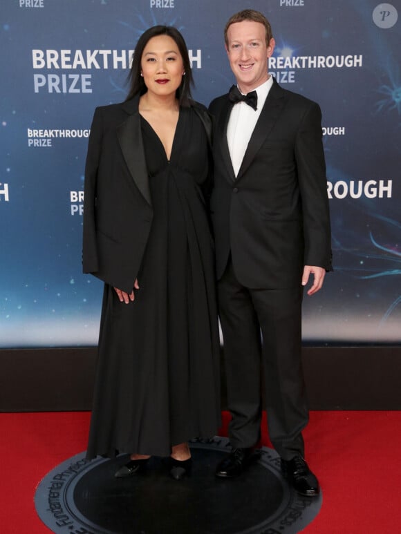 Mark Zuckerberg et sa femme Priscilla Chan - Cérémonie "2020 Breakthrough Prize" au Ames Research Center à Mountain View, le 3 novembre 2019.