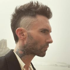 Adam Levine partage une photo de lui sur Instagram