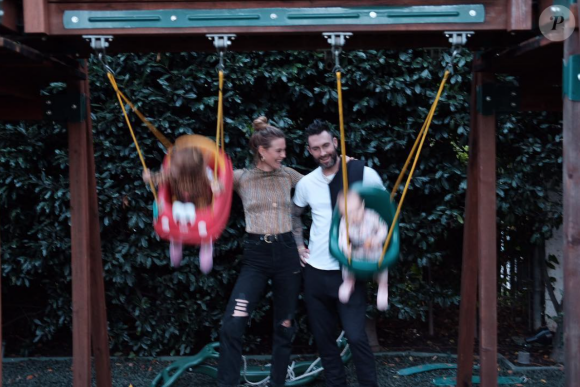 Behati Prinsloo, Adam Levine et leurs deux filles, Dusty Rose et Gio Grace. Novembre 2018.