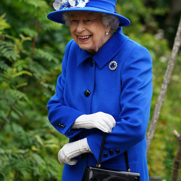 La reine Elisabeth II d'Angleterre et la princesse Anne visitent l'association "Children's Wood Project" à Glasgow, le 30 juin 2021. Cette visite s'inscrit dans le cadre de la semaine consacrée à l'Ecosse par la souveraine. 