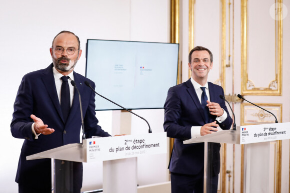 Le premier ministre Edouard Philippe, Olivier Véran, ministre des solidarités et de la santé - Présentation de la phase 2 du plan de déconfinement à l'hôtel Matignon pendant l'épidémie de coronavirus (COVID-19) le 28 mai 2020.
