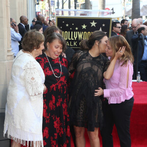 Eva Longoria (enceinte), sa mère Ella Eva Mireles, ses soeurs Esmeralda Josephina Longoria, Elizabeth Judina Longoria, Emily Jeann - Cérémonie d'inauguration de l'étoile de Eva Longoria sur le Walk Of Fame à Hollywood. Le 16 avril 2018