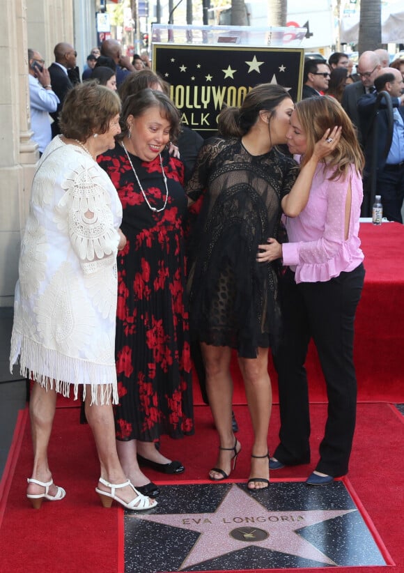 Eva Longoria (enceinte), sa mère Ella Eva Mireles, ses soeurs Esmeralda Josephina Longoria, Elizabeth Judina Longoria, Emily Jeann - Cérémonie d'inauguration de l'étoile de Eva Longoria sur le Walk Of Fame à Hollywood. Le 16 avril 2018