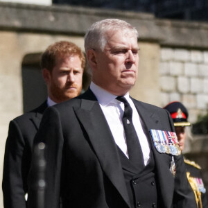 Le prince Andrew, duc d'York, le prince Edward, comte de Wessex, le prince Harry, duc de Sussex - Arrivées aux funérailles du prince Philip, duc d'Edimbourg à la chapelle Saint-Georges du château de Windsor.