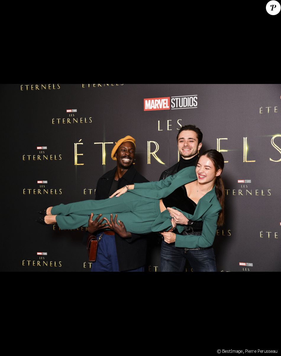 Joel Luzolo, Elsa Bois et Samuel Texier - Avant première du film Marvel "Les Eternels" au Grand Rex à Paris le 2 novembre 2021. © Pierre Perusseau/Bestimage