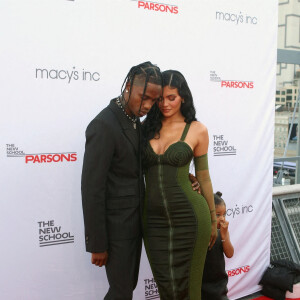 Travis Scott, Kylie Jenner et leur fille Stormi arrivent à la 72ème édition Parsons Benefit où Travis Scott va être récompensé au Pier 17 dans le Seaport District à New York, le 15 juin 2021