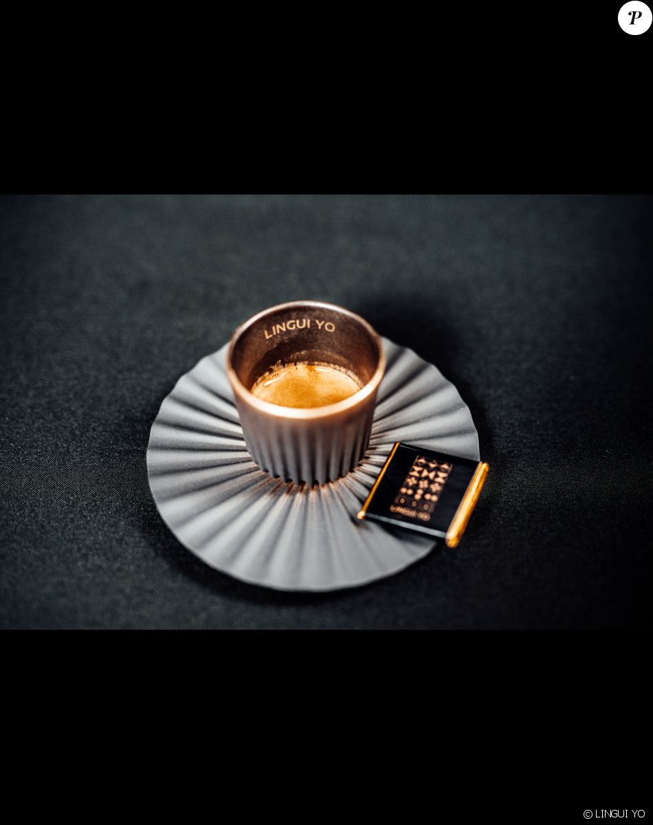 Des personnalités posent pour la marque de cafés LINGUI YO.