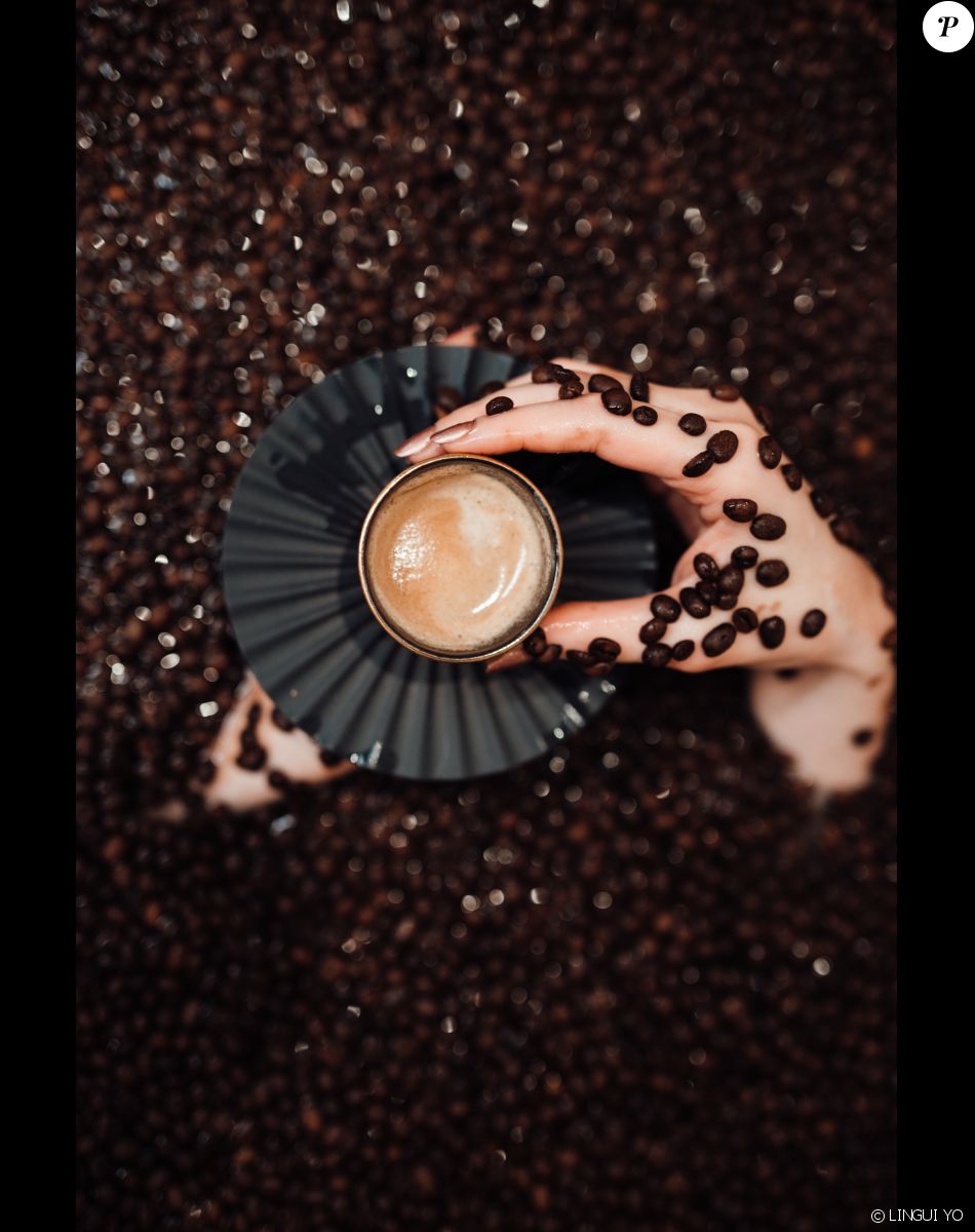 Des personnalités posent pour la marque de cafés LINGUI YO.