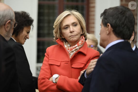 Valérie Pécresse, présidente de la région Île-de-France et candidate à l'investiture des Républicains pour la présidentielle et Manuel Valls lors de la visite de la Maison Zola et l'inauguration du musée Dreyfus à Medan, France, le 26 octobre 2021. © EliotBlondet/Pool/Bestimage