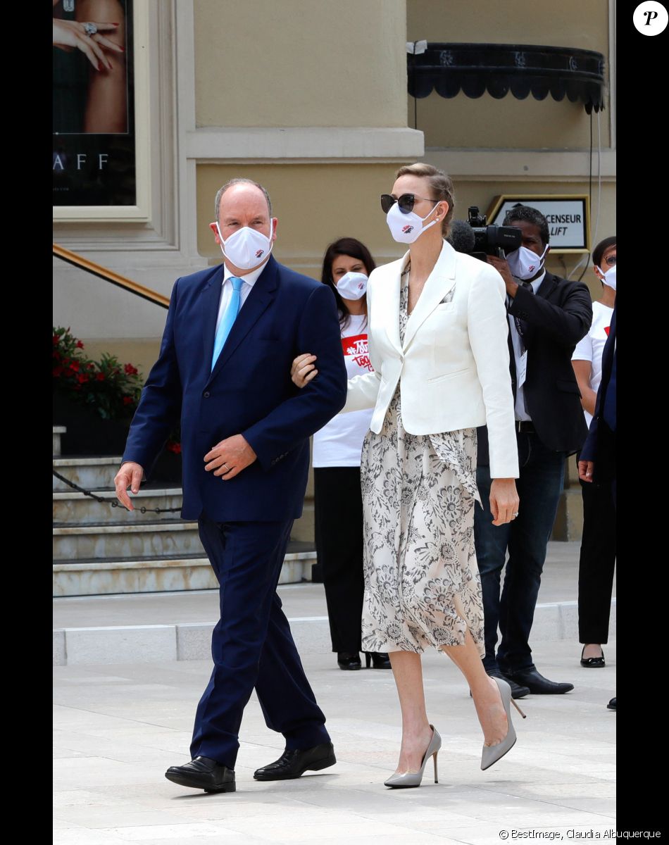 Le prince Albert II de Monaco, la princesse Charlène de Monaco - Le mardi 2 juin 2020 à Monaco, ce jour, qui restera sans doute dans les annales, marque l'inauguration par le couple princier de la nouvelle architecture de la Place du Casino. © Claudia Albuquerque / Bestimage