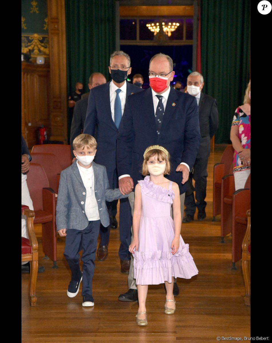Le prince Albert II de Monaco et ses enfants, le prince héréditaire Jacques et la princesse Gabriella, accompagnés par M. Calcagno, le directeur du Musée, Alexandra Valetta-Ardisson, la député des Alpes-Maritimes, et M. Laurent Stefanini, l'ambassadeur de France à Monaco, ont participé au lancement du programme "Océano pour Tous" au Musée Océanographique de Monaco, le 1er juin 2021. © Bruno Bebert/Bestimage