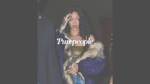 Rihanna incendiaire : canon en dentelle et porte-jarretelles pour sa nouvelle campagne